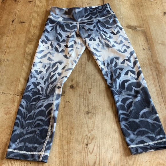 lululemon athletica Pants - Lululemon Capri legging